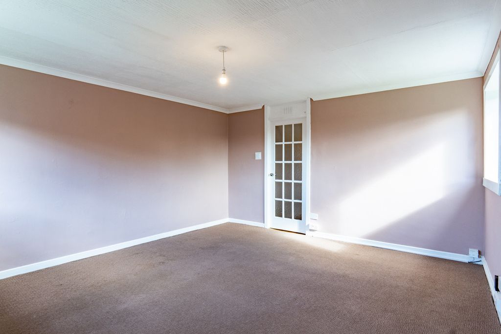 Property photo 3 of 28