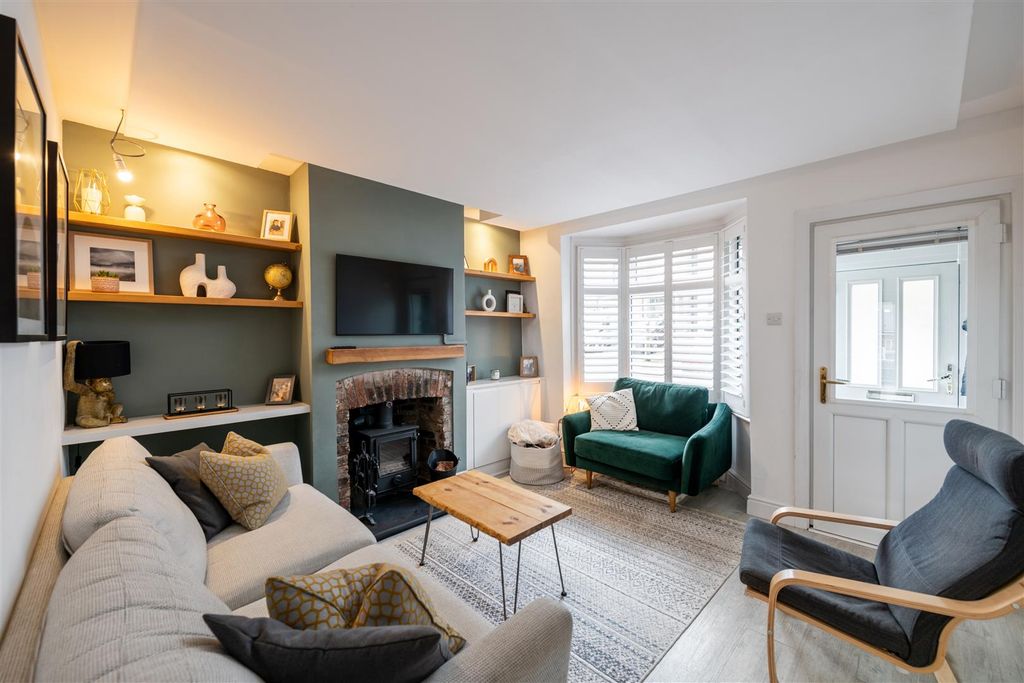 Property photo 2 of 18 125 Garlands Road Internals-15.Jpg