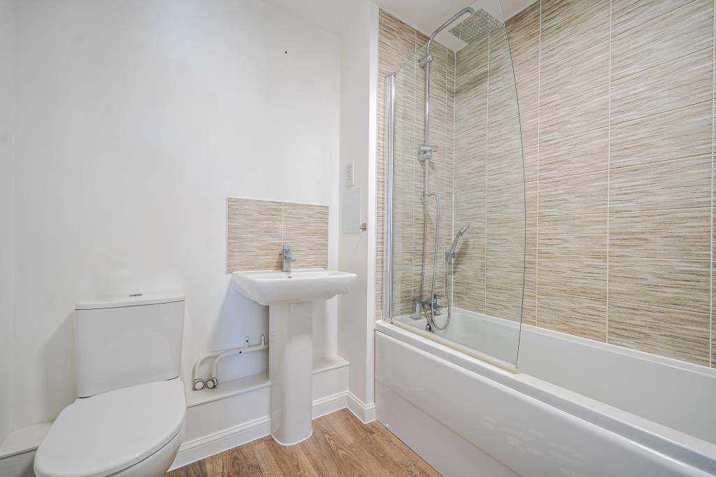 Property photo 3 of 19 Bathroom