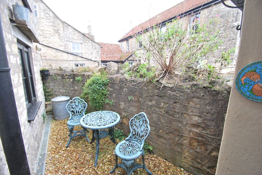 Property photo 2 of 9 Terrace