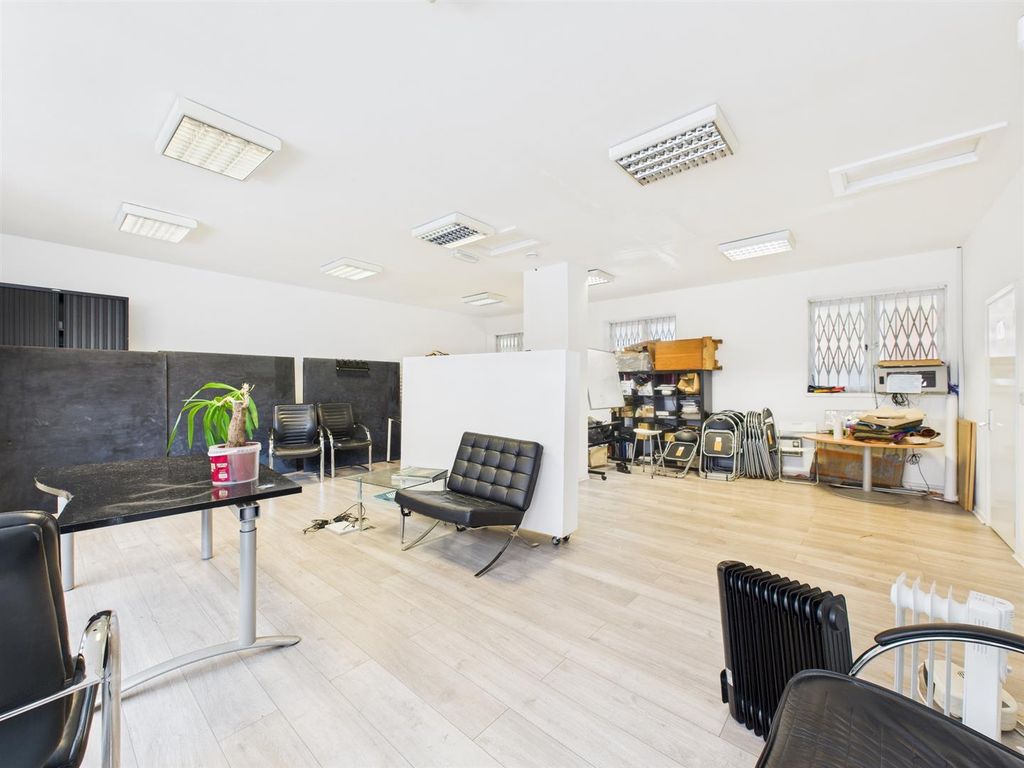 Property photo 1 of 9 Cam04237G0-Pr0222-Still001.Jpg