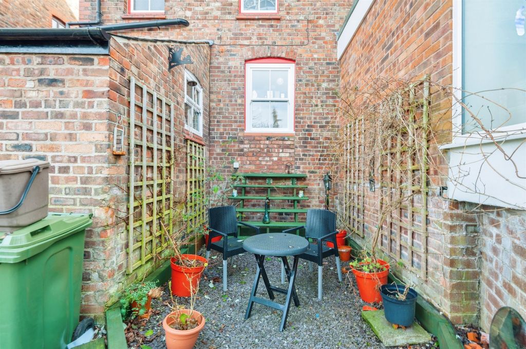 Property photo 2 of 27