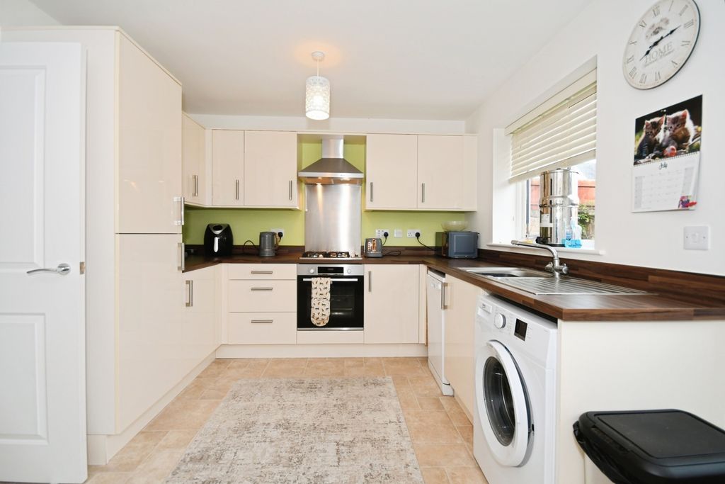 Property photo 3 of 16 Photo