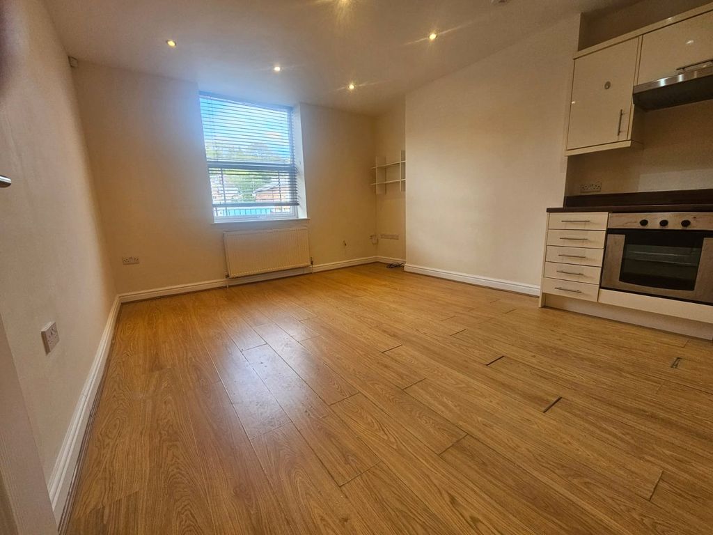 Property photo 3 of 6 Picture No. 10