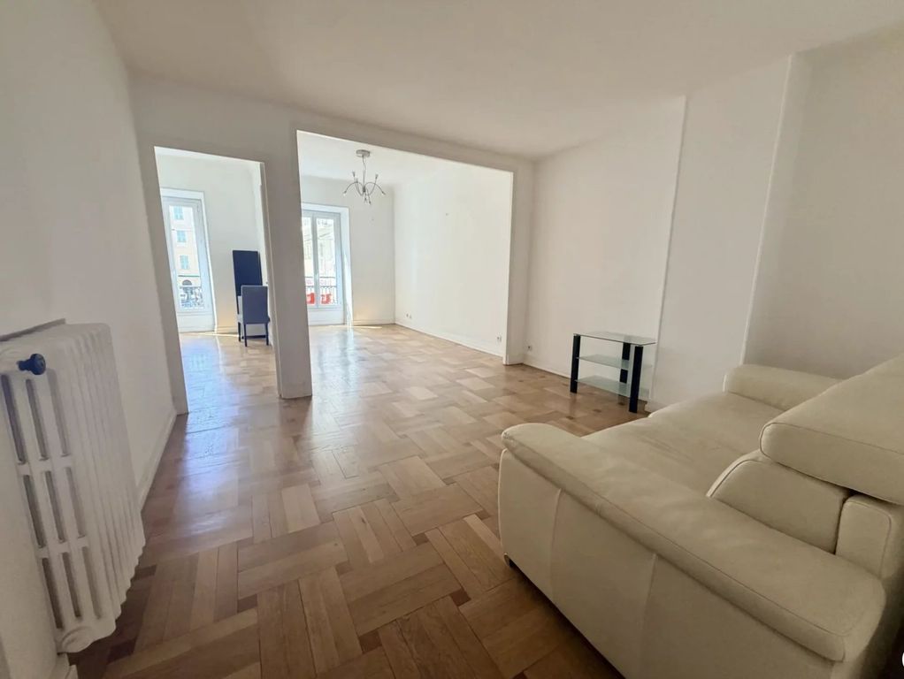 Property photo 1 of 5 For Sale: Nice – Bas-Gambetta – 3-Room Flat To Renovate – Dual-Aspect