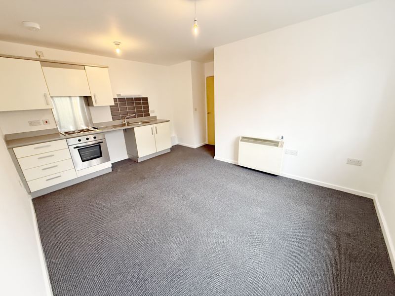 Property photo 3 of 6 Lounge / Kitchen
