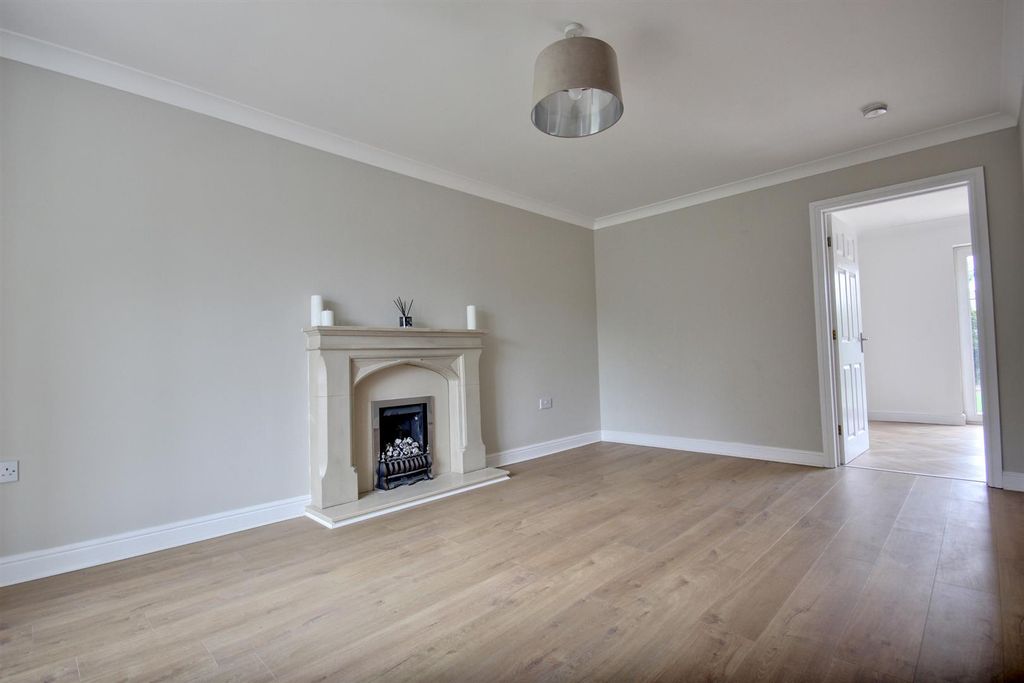 Property photo 3 of 14 Malton Mews (14).Jpg