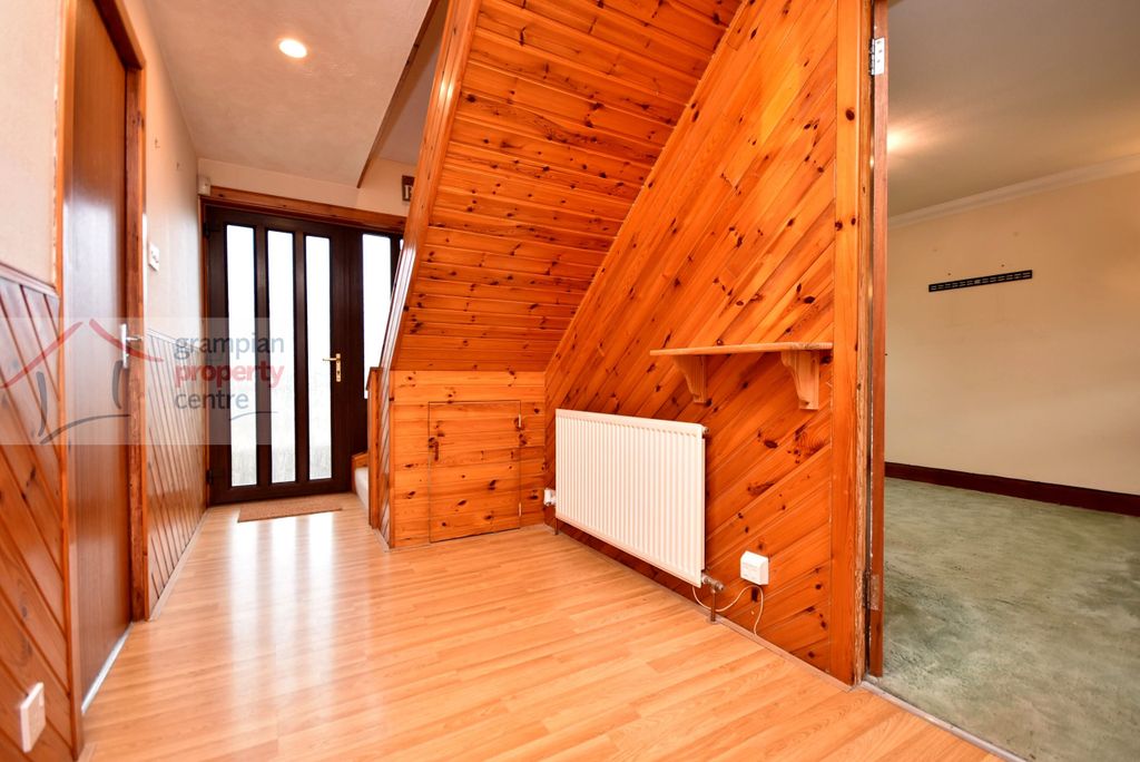 Property photo 2 of 19 Hallway.Jpg