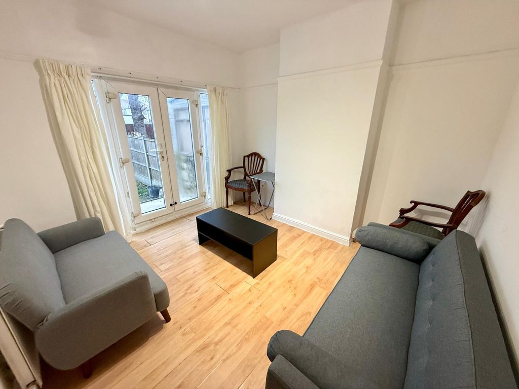 Property photo 2 of 9 Gallery