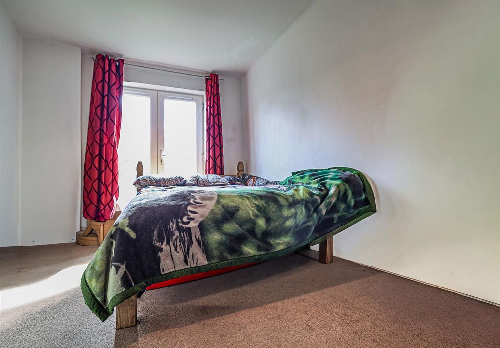 Property photo 3 of 12 980A2648-1.Jpg