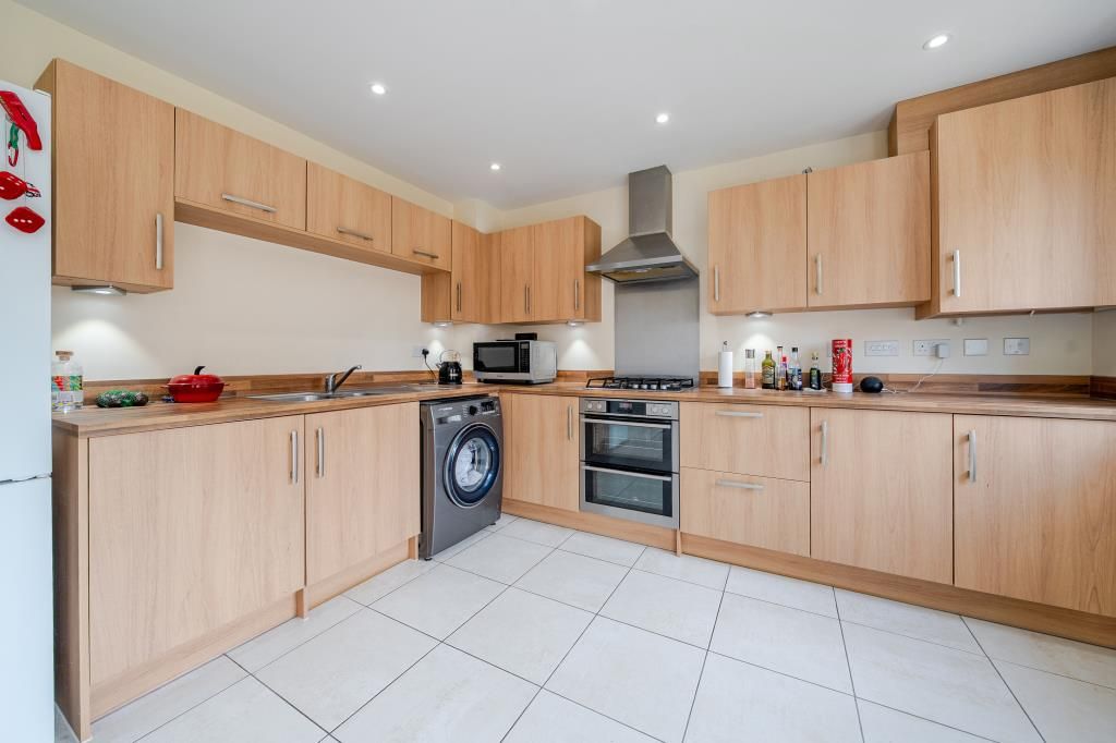 Property photo 3 of 18 Kitchen