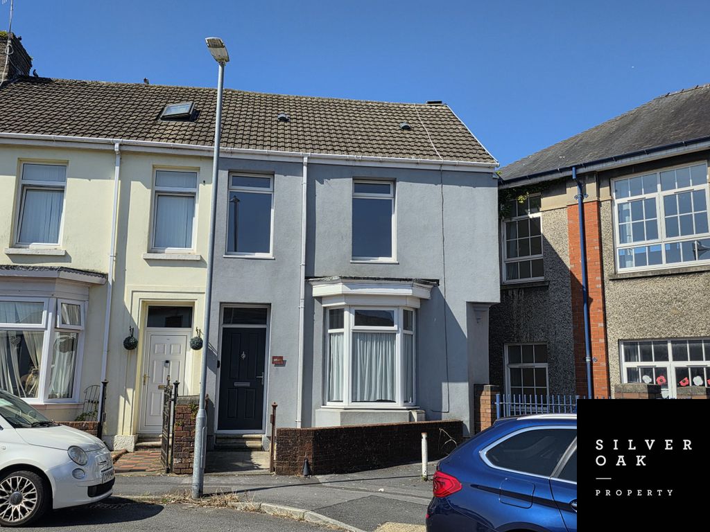 Property photo 2 of 12 1
