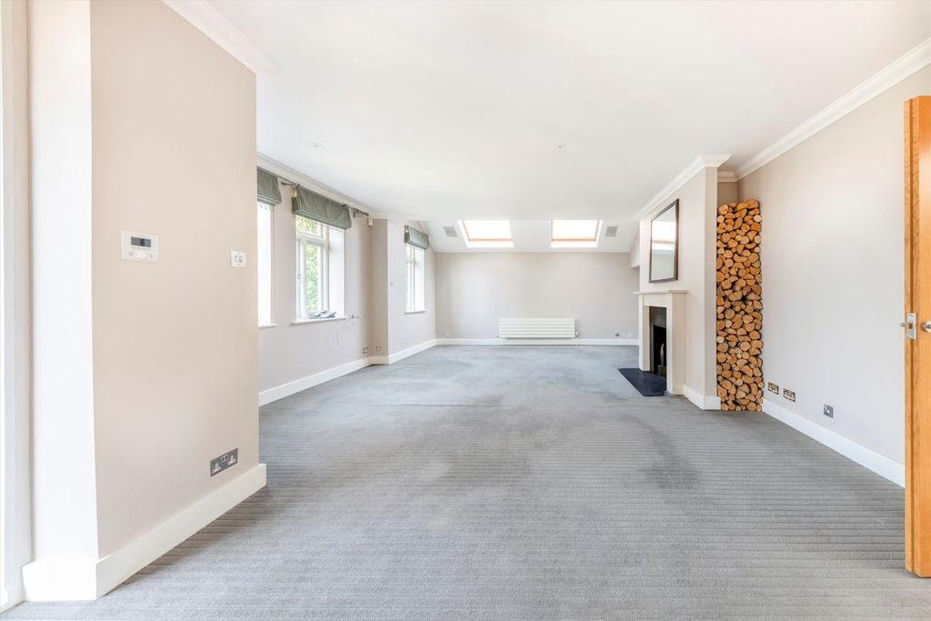 Property photo 2 of 22