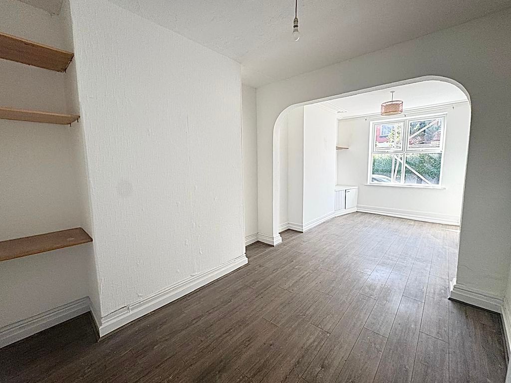 Property photo 3 of 11 Photo 8