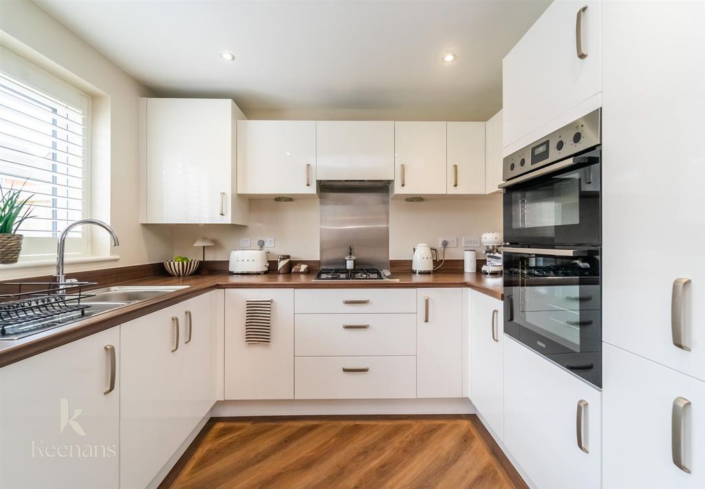 Property photo 3 of 32 Wayfaring Road-24.Jpg
