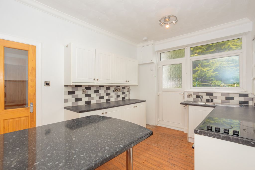 Property photo 3 of 23 Kitchen