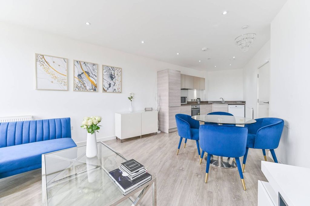 Property photo 3 of 23