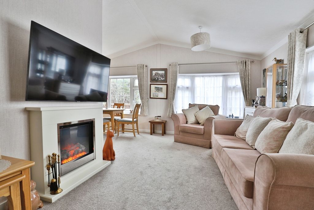 Property photo 2 of 20 Living Room