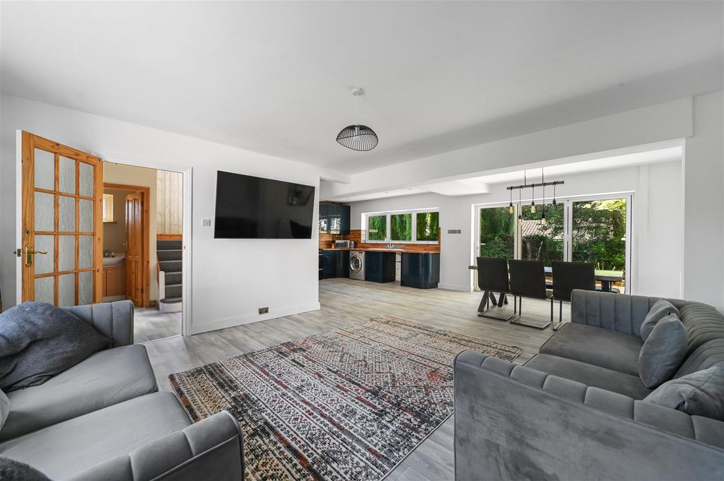 Property photo 2 of 18 Open Plan Living