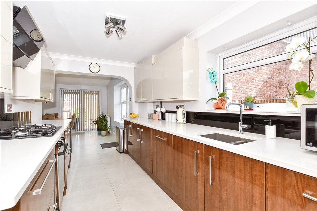 Property photo 3 of 12 Kitchen
