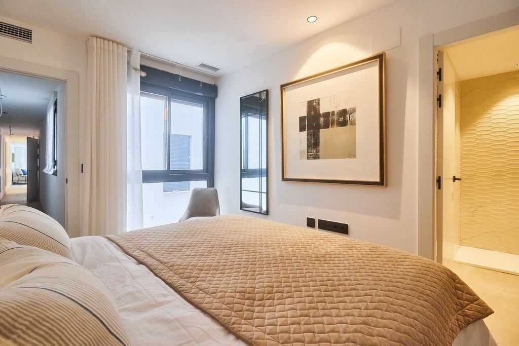 Property photo 2 of 39