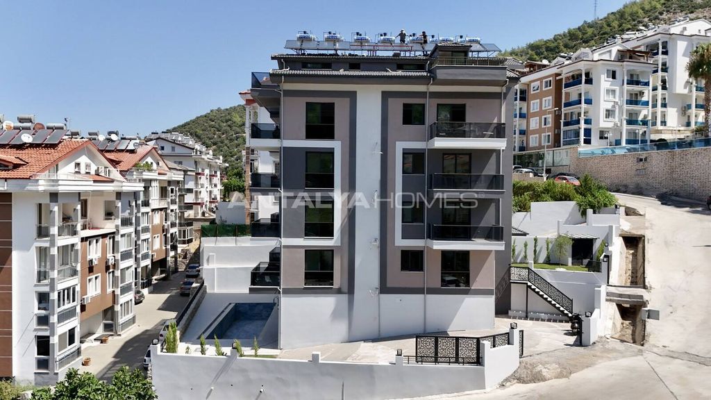 Property photo 2 of 25