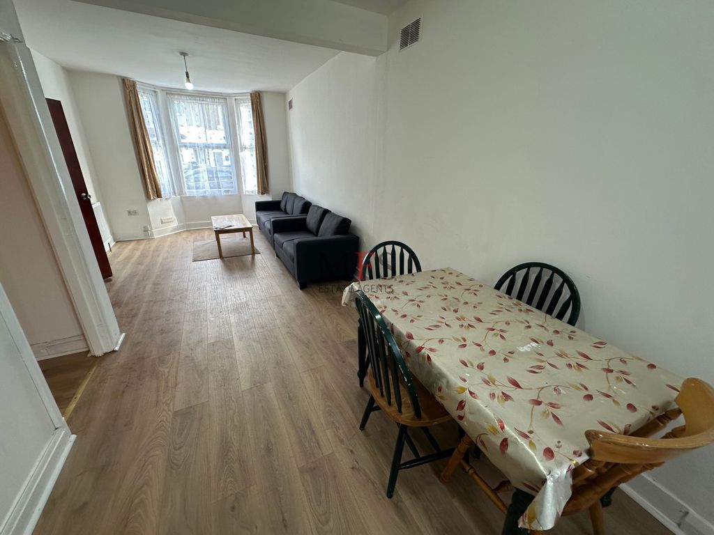 Property photo 3 of 19 Photo 2