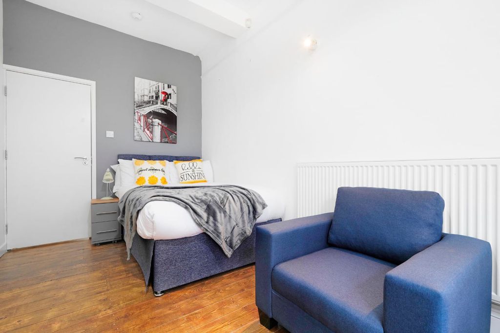 Property photo 3 of 32