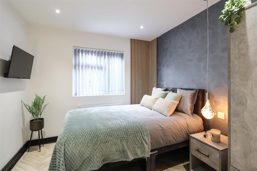 Property photo 2 of 10 Kingsway-13.Jpg