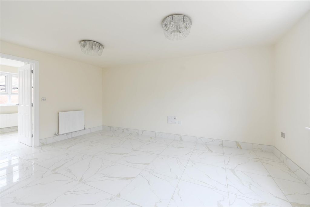 Property photo 3 of 16 9608Lounge1.Jpg