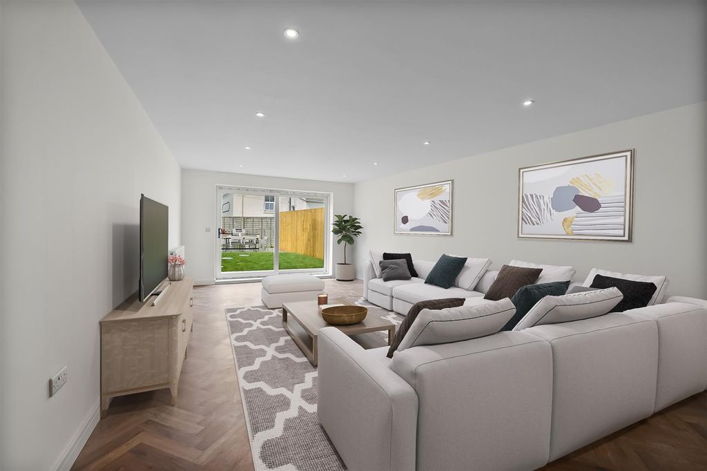 Property photo 2 of 13 Lounge