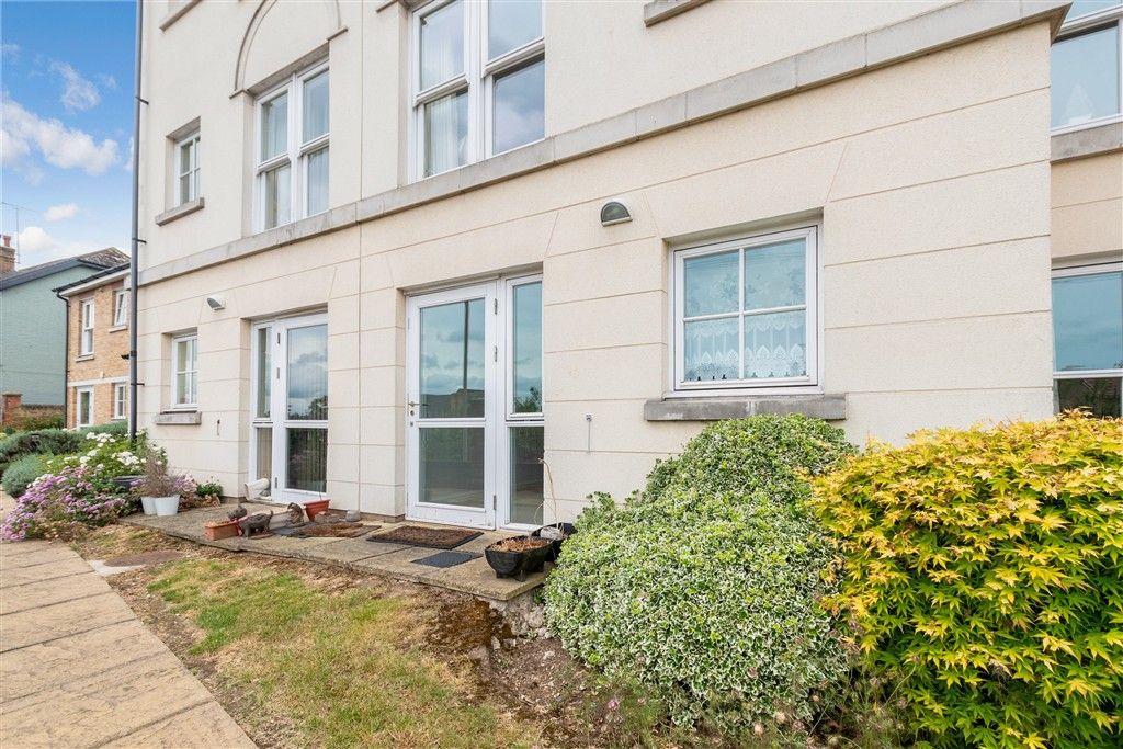 Property photo 3 of 7 Patio / Decking