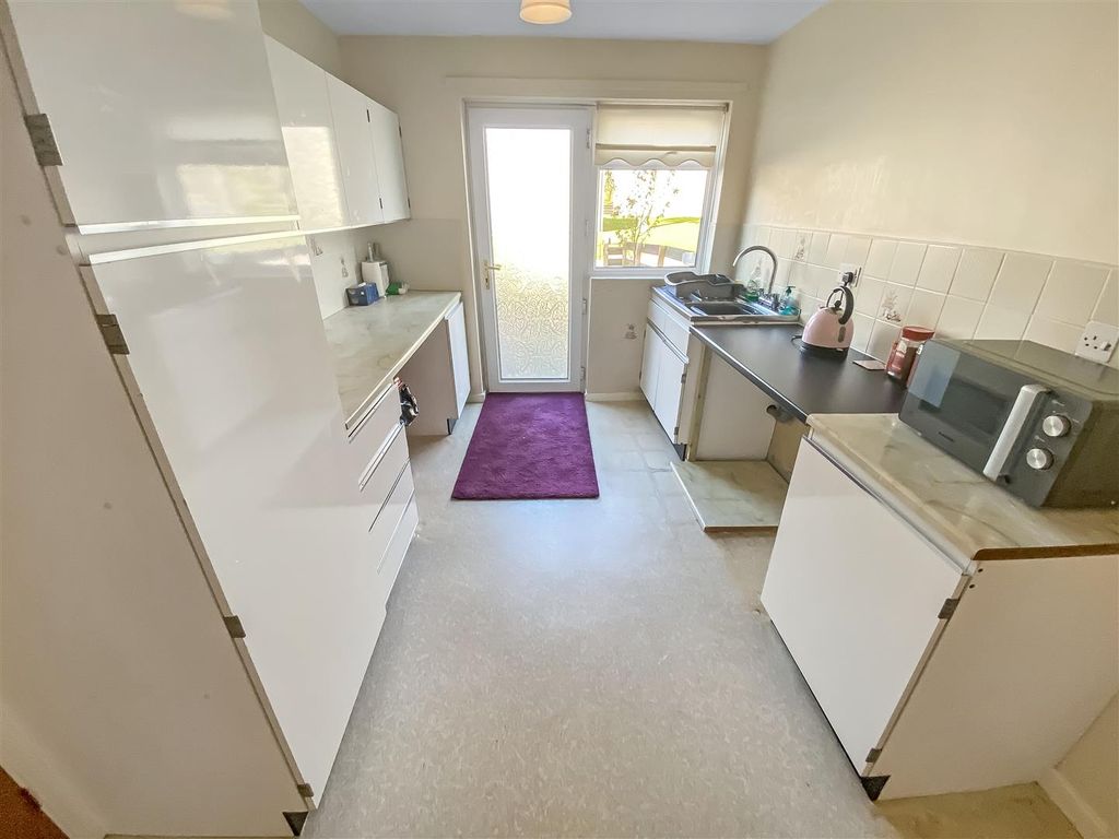 Property photo 2 of 9 Kitchen/Dining Room
