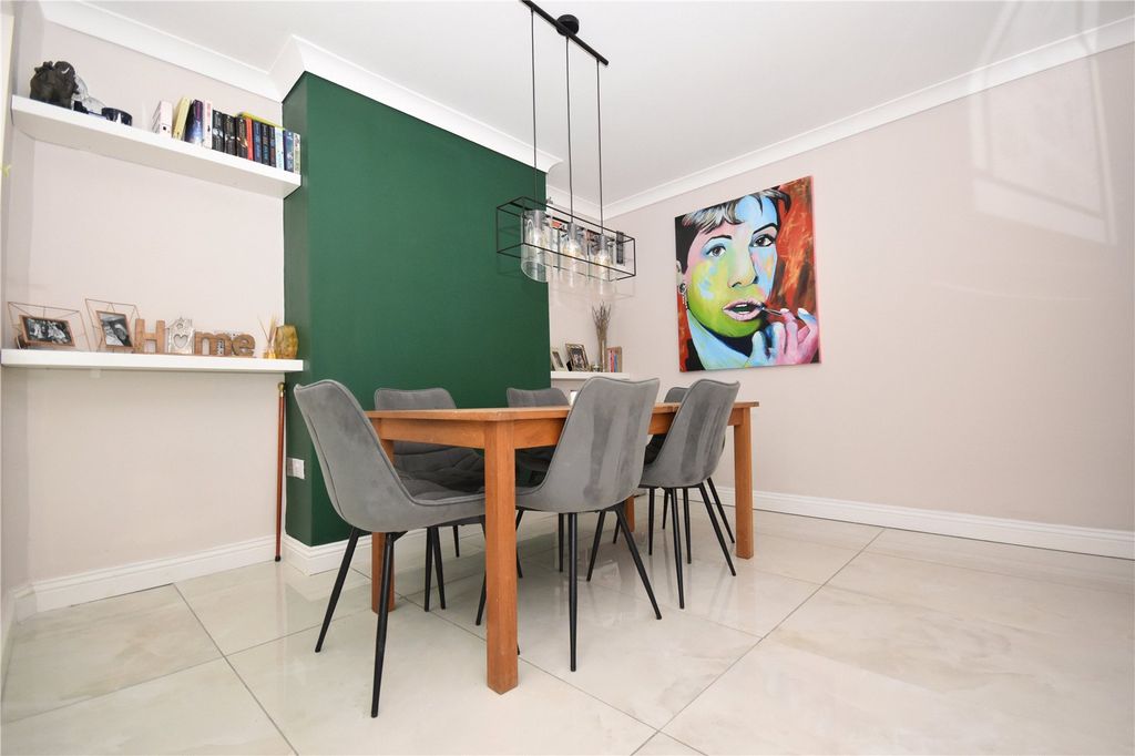 Property photo 2 of 17 Picture No. 14