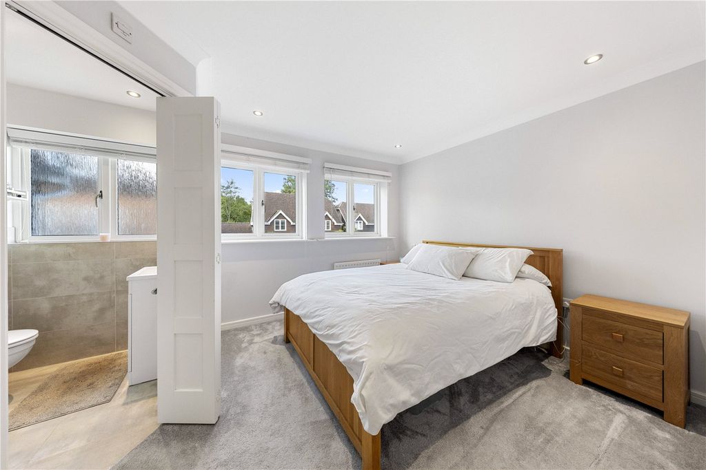 Property photo 3 of 19 Picture No. 06