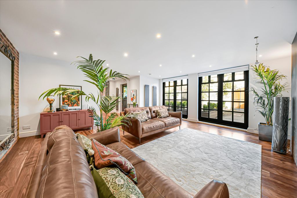 Property photo 2 of 24 Image