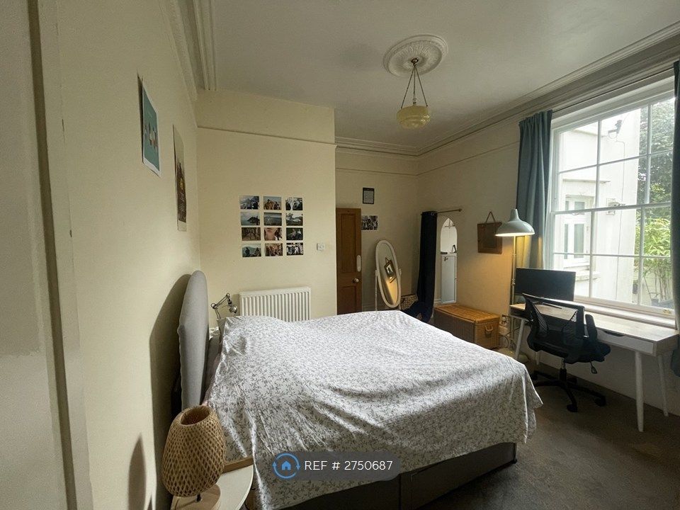 Property photo 3 of 16 Spacious 1 Bedroom Not Overlooked