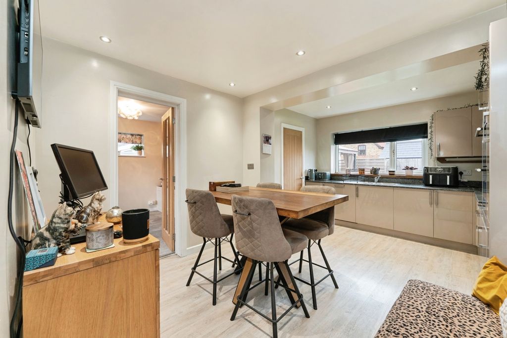 Property photo 2 of 16 Pbox-Img.Jpg