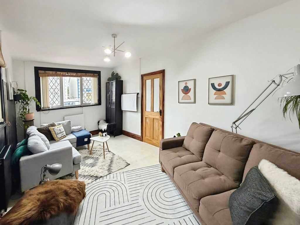 Property photo 2 of 35