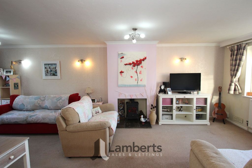 Property photo 2 of 25 Lounge/Diner