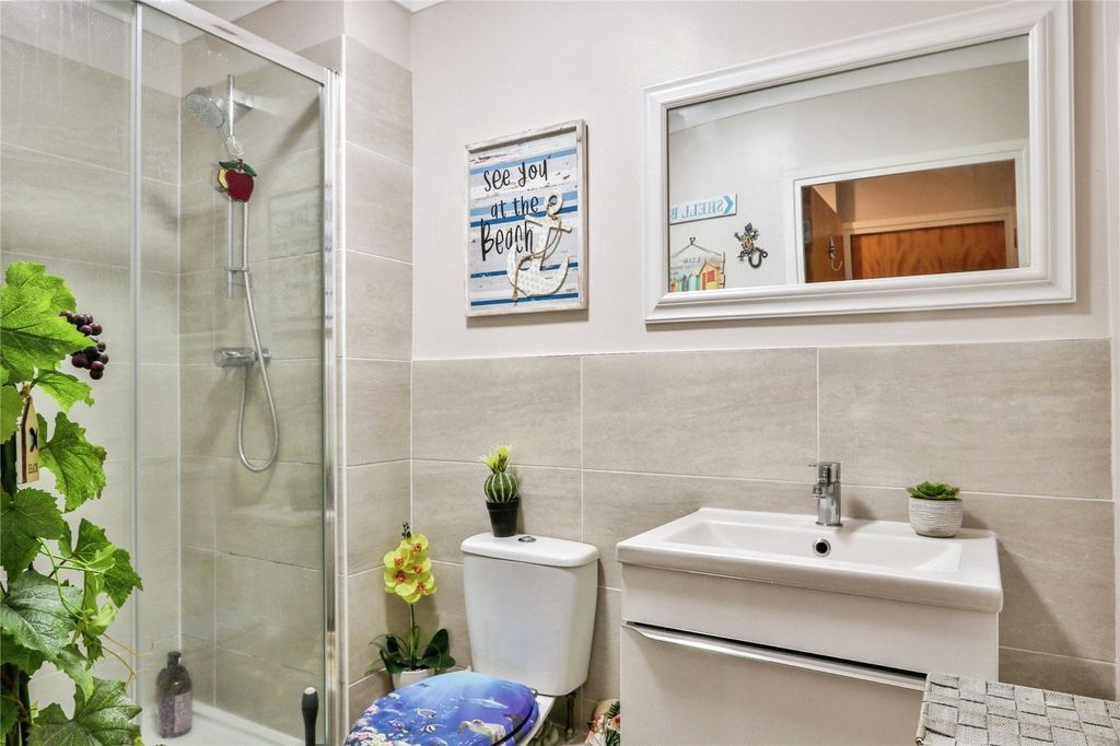 Property photo 2 of 16 Shower Room