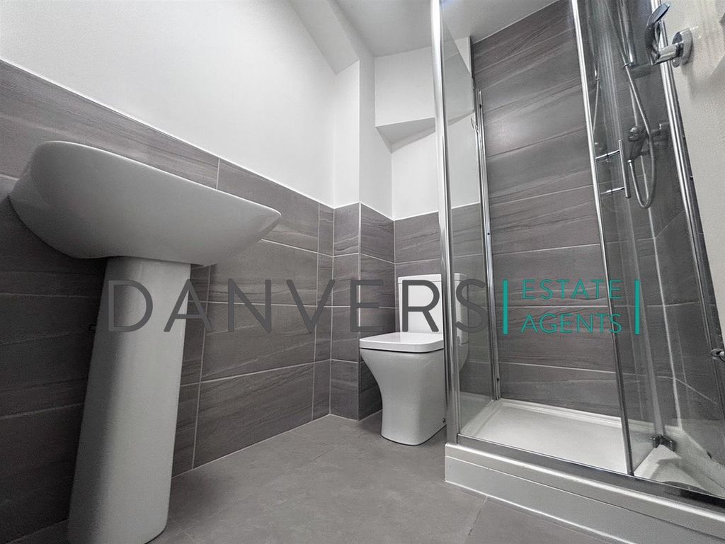 Property photo 1 of 4 Bathroom.Jpg