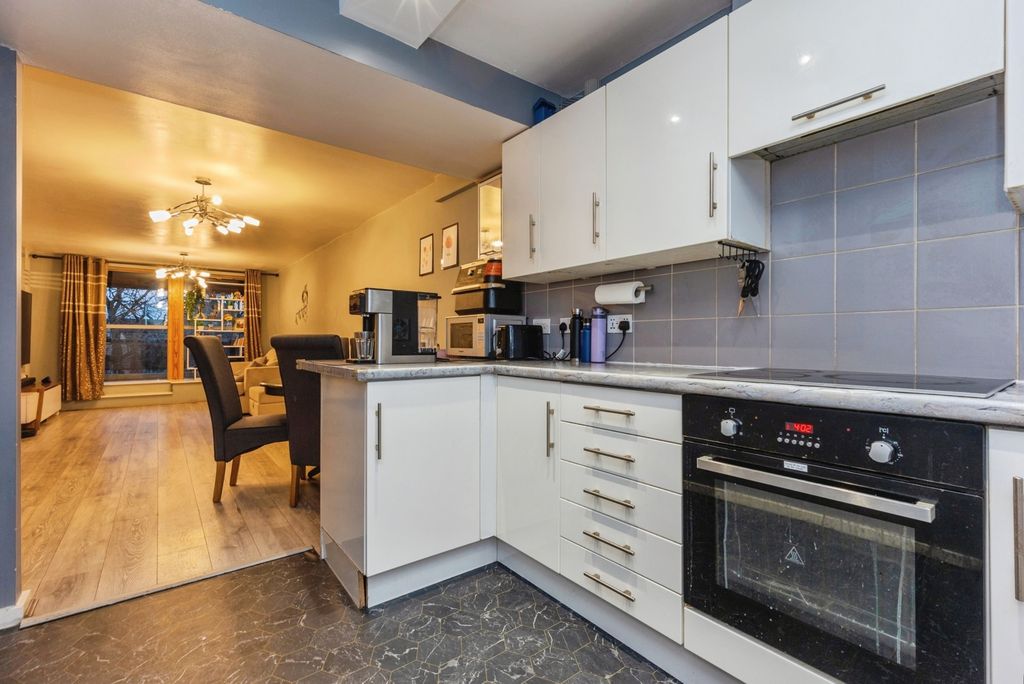 Property photo 3 of 18 Pbox-Img.Jpg