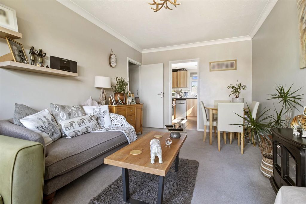 Property photo 3 of 13 Montague Court 6 _03.Jpg