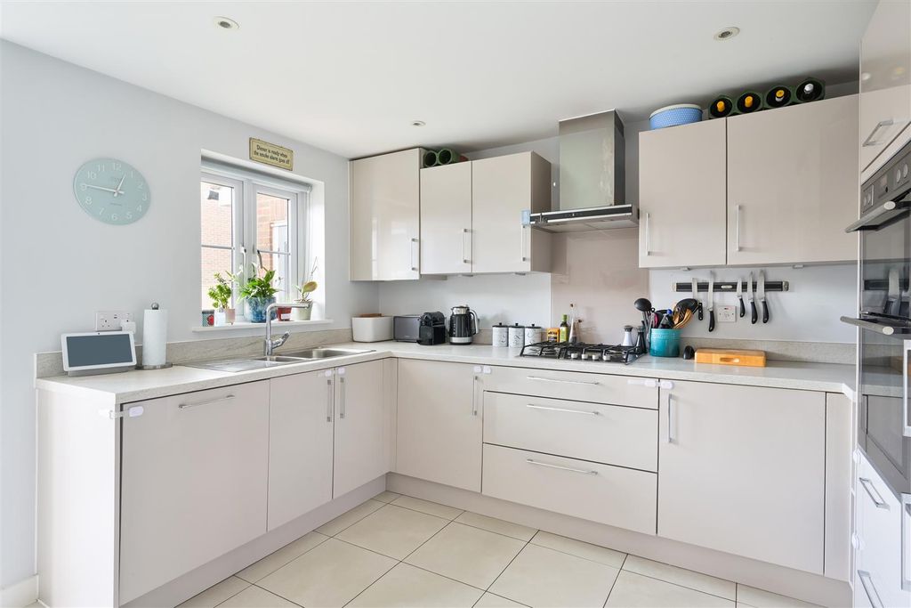 Property photo 3 of 28 Preston Manor Road, 69 (18).Jpg