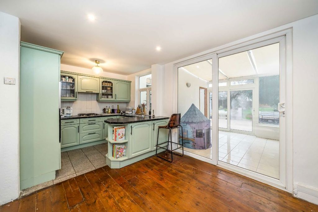 Property photo 3 of 8