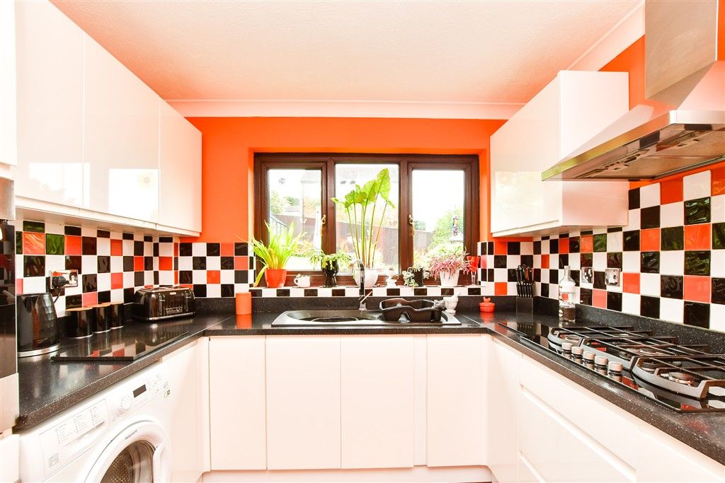 Property photo 3 of 13 Kitchen