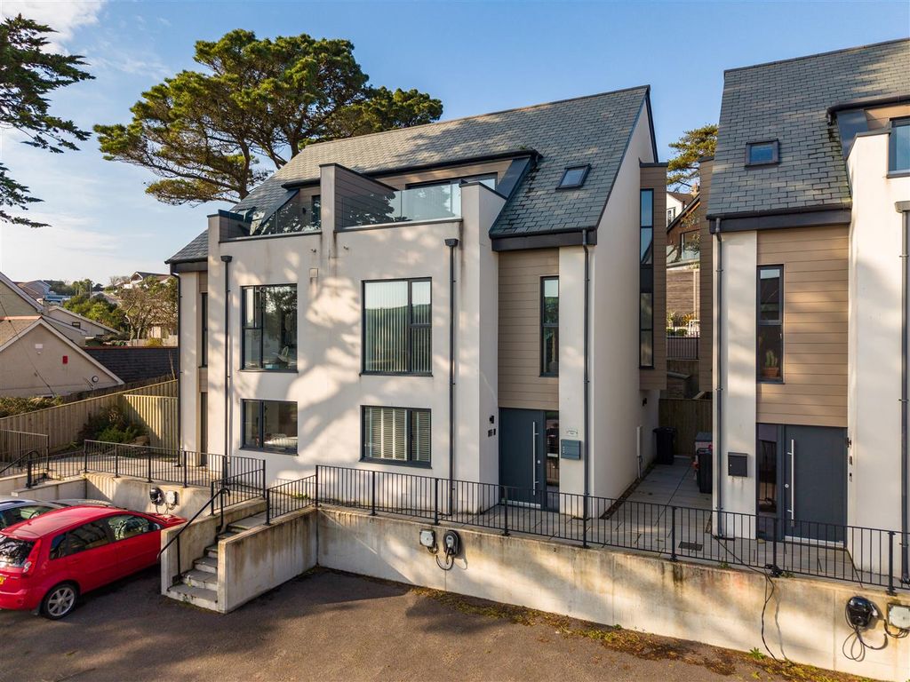 Property photo 2 of 44