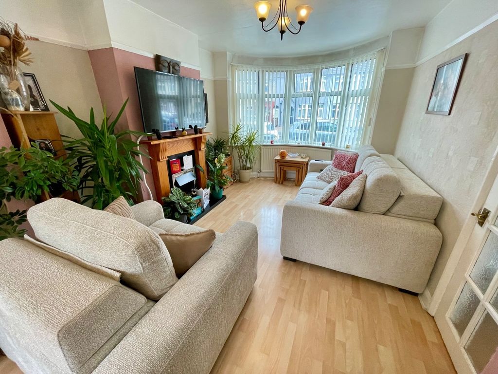 Property photo 3 of 11 4681072