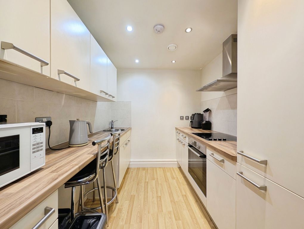 Property photo 3 of 8 Pbox-Img.Jpg